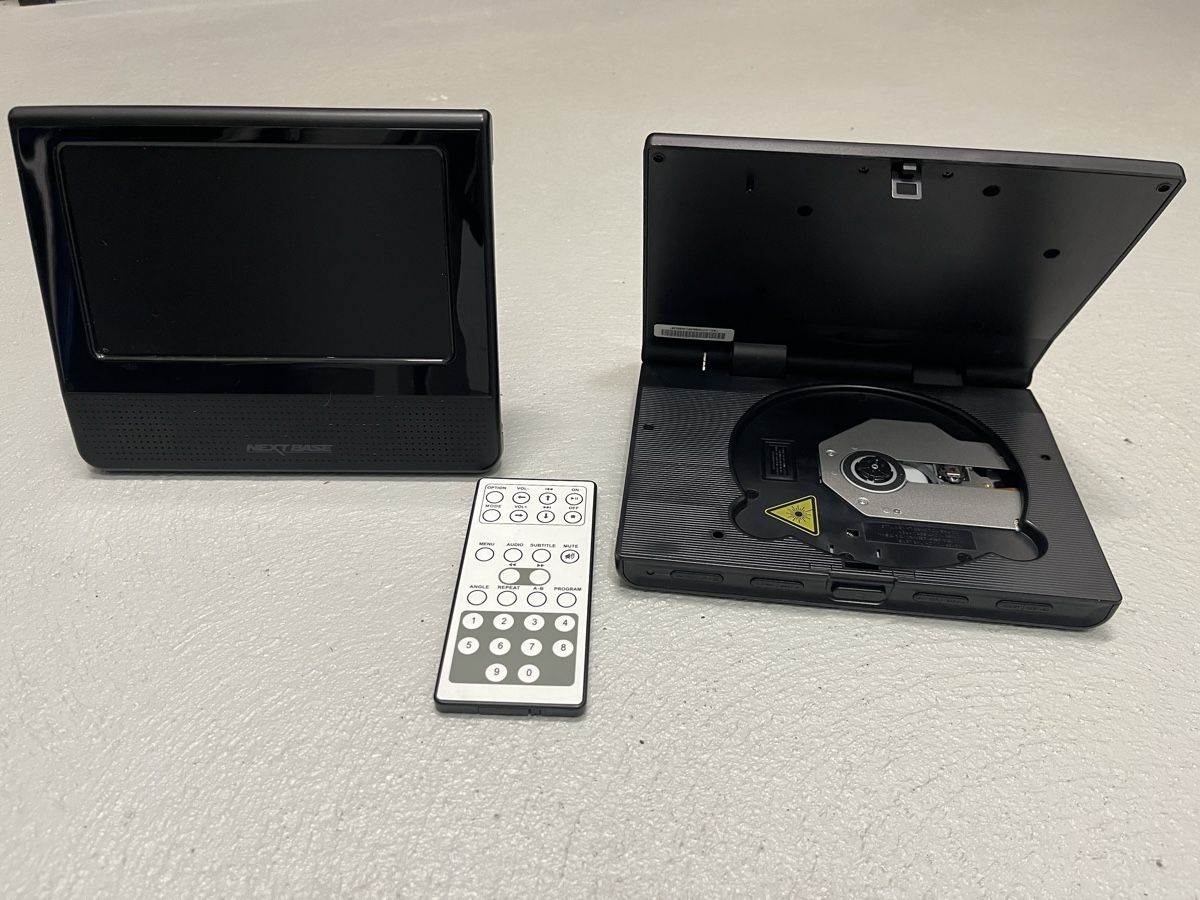 Lettore multimediale & Streamer: DVD-Player mit Kopfhörer und Autohalterung – Usato da Eich venduto da ray_df9k 1