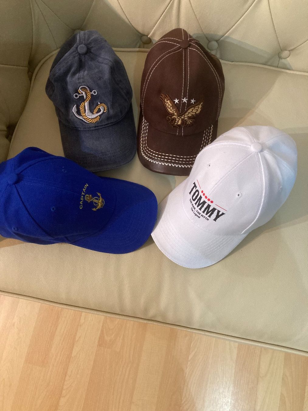 Copricapi, berretti & cappellini: Lot de casquettes – Usato da Cheseaux-Lausanne venduto da Vente_Pro 1