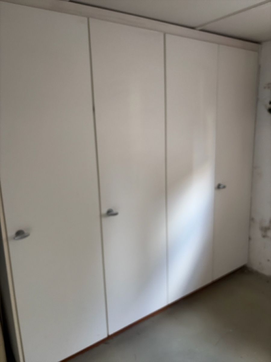Armadi: Einbau Schrank  – Usato da rütihof venduto da finaldestination