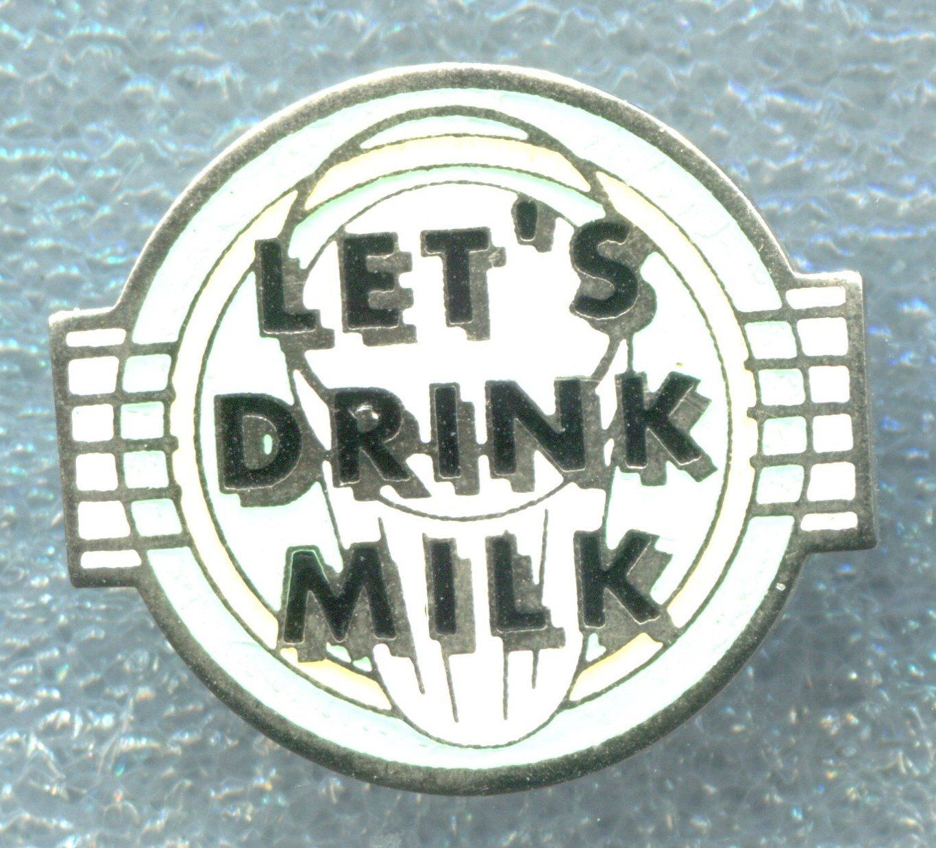 Placchette & Badge: LET'S  DRINK  MILK – Usato da Winterthur venduto da Sammleroase
