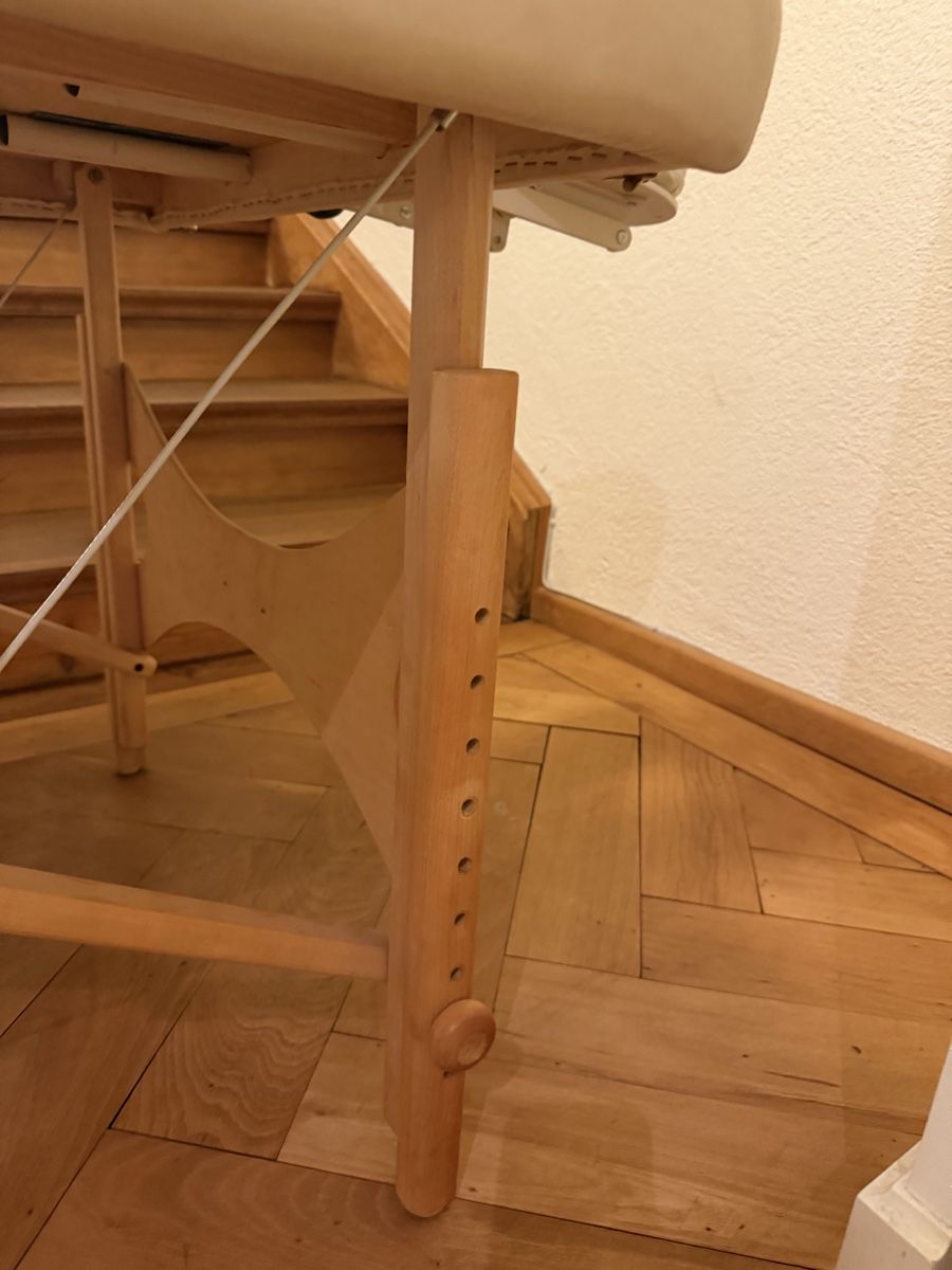 Lettini & sedie per cosmetici: Massageliege OAKWORKS klappbar beige – Usato da Zürich venduto da joyfulgrace 3