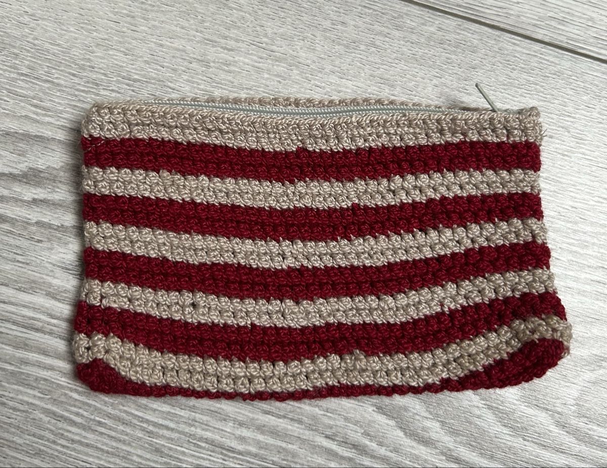Custodie per cosmetici: Pochette rayée bordeaux et beige, crochetée main – Nuovo (secondo la descrizione) da Genève venduto da and_k79x 1