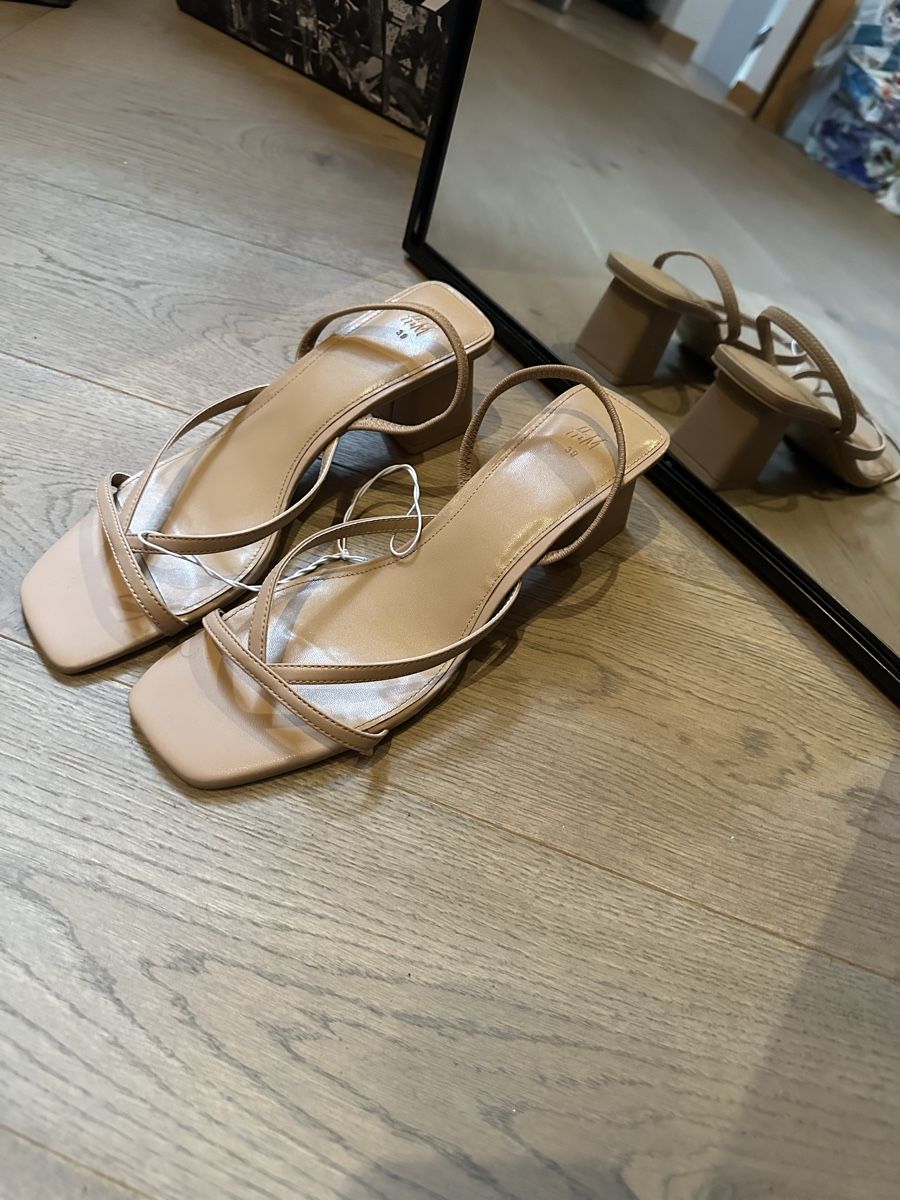 H&M Chaussures femmes: Damen Sandalen 39 Neu – Neuf avec emballage d'origine à Triesen par nenaan 1