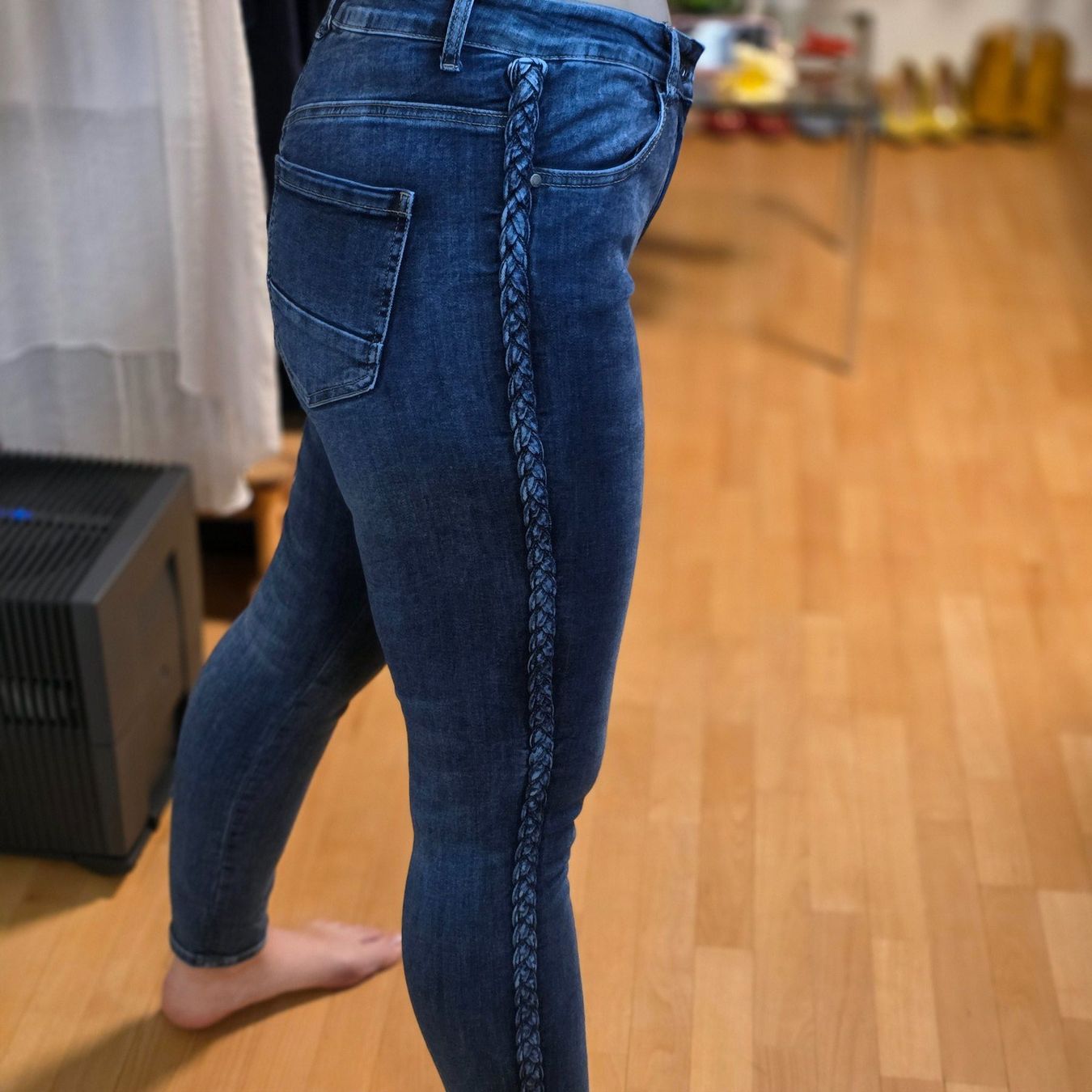 Jeans: Dunkle Jeans mit Flechtdetail – Gr. 38/M – Usato da Wald ZH venduto da CapLux 2