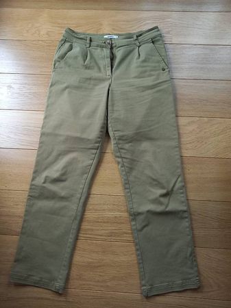 Schöne olivenfarbene Stoffhose - Grösse M / Marke Garcia