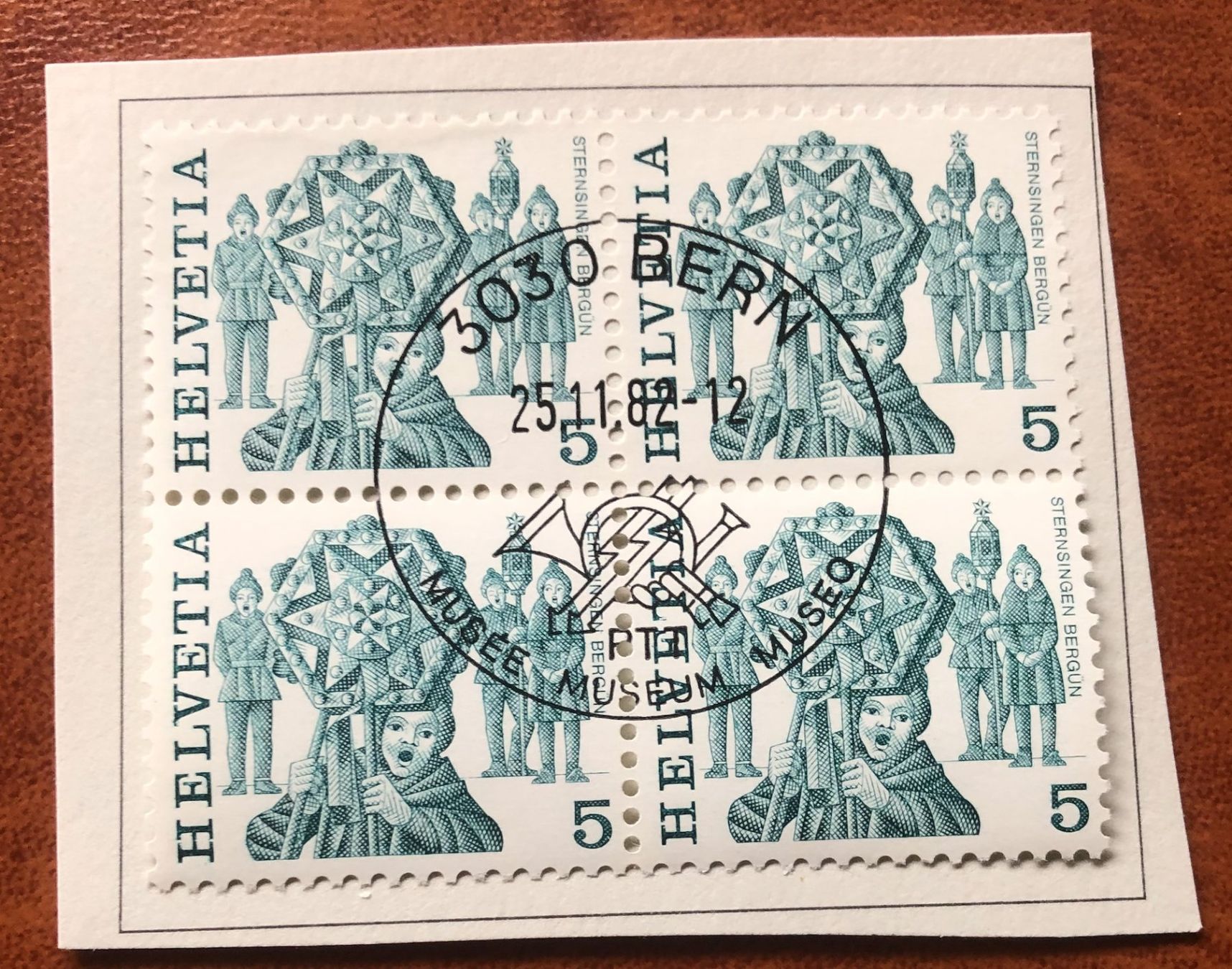 Tutti i francobolli: 4 er Block Nr.594 mit Papier Stempel Bern    – Usato da Aarau venduto da Billa007