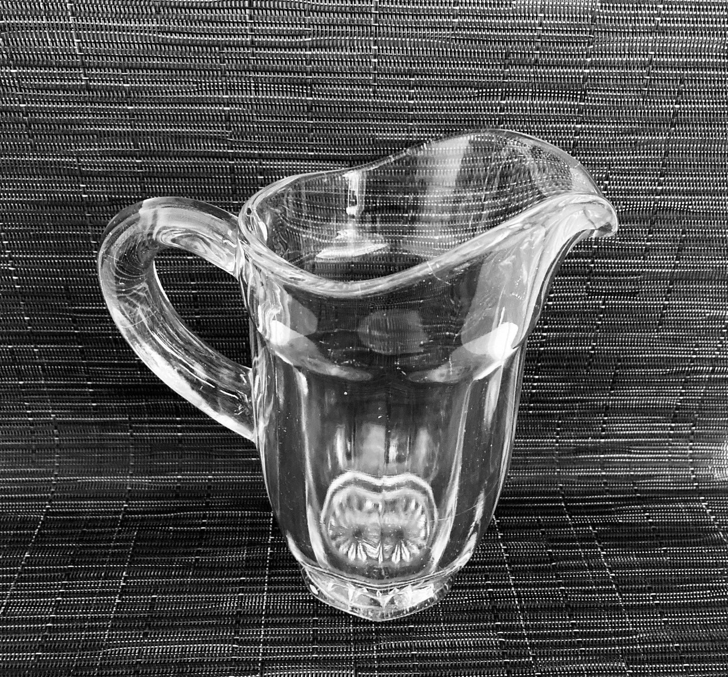Caraffe: Alter Glaskrug, Pressglas – Usato da Zürich venduto da cornetto55 1