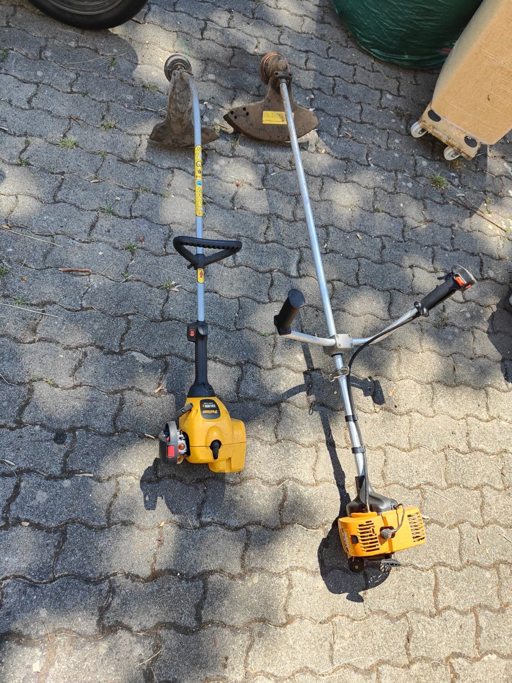 Toutes les machines: 2 débrousailleuse à vendre. fonctionnel – D'occasion à Grandval par crigou93