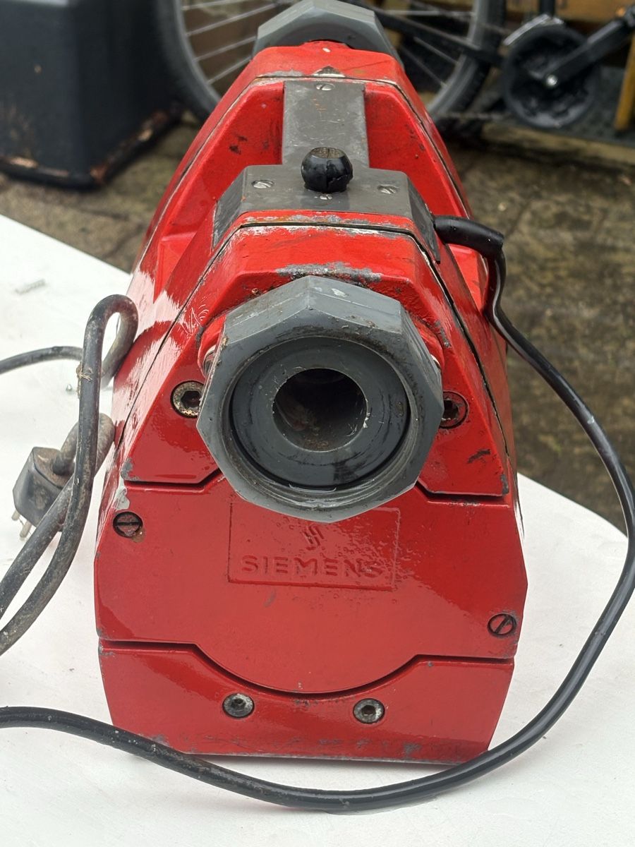 Pompe & Parti di ricambio: Wasserpumpe Siemens 2 AD3 102 – Usato da Obermumpf venduto da davetattoo 1
