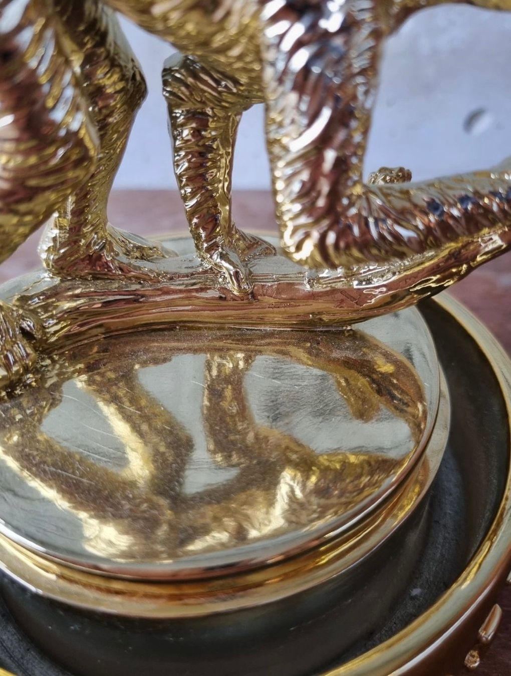 Figuren: BALLY - Affenstatue, Deko in Gold – Gebraucht aus St. Gallen von Floomer 5