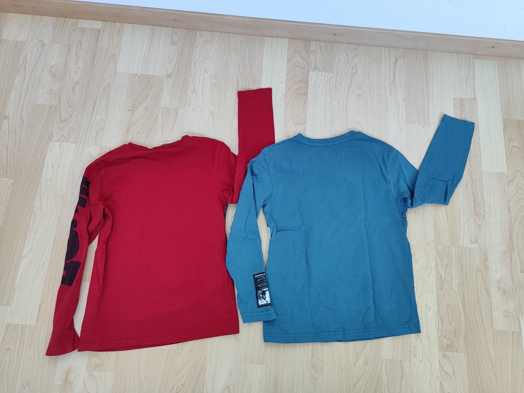 Maglioni & Felpe: 2 coole Langarmshirts Gr. 128 – Usato da Seon venduto da Mandes1 3