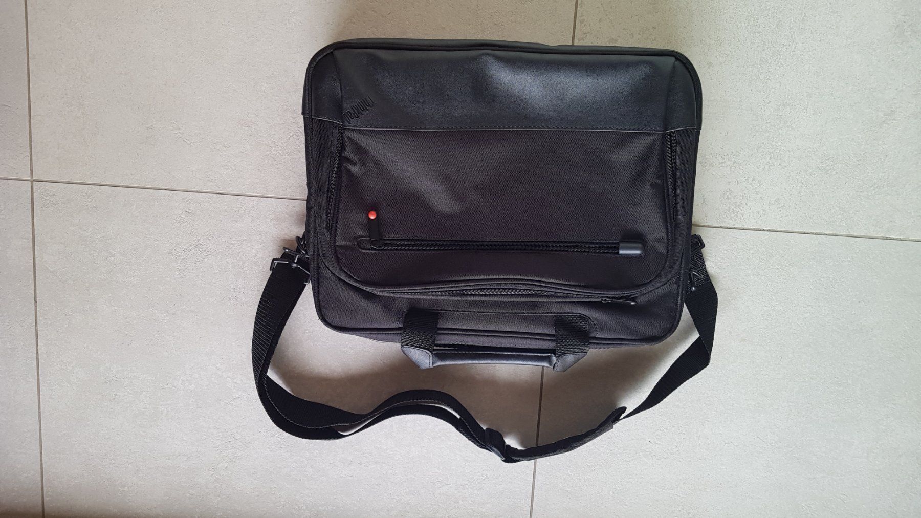 Lenovo Borse: Sac d'ordinateur Lenovo- Computertas jamais utilisé – Nuovo (secondo la descrizione) da Neuchâtel venduto da viv_zf9x