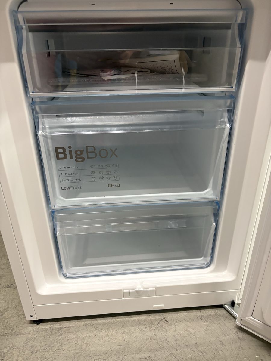 Frigoriferi: Bosch Kühlschrank Gefrierkombi  – Usato da Hettiswil venduto da Roadfox71 2