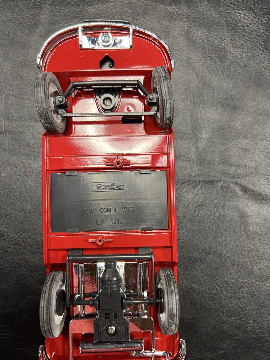 Solido Modellini d'auto: Modellauto VW Bus Combi 1966 1:18 Solido  – Usato da Moosleerau venduto da Tami8 2