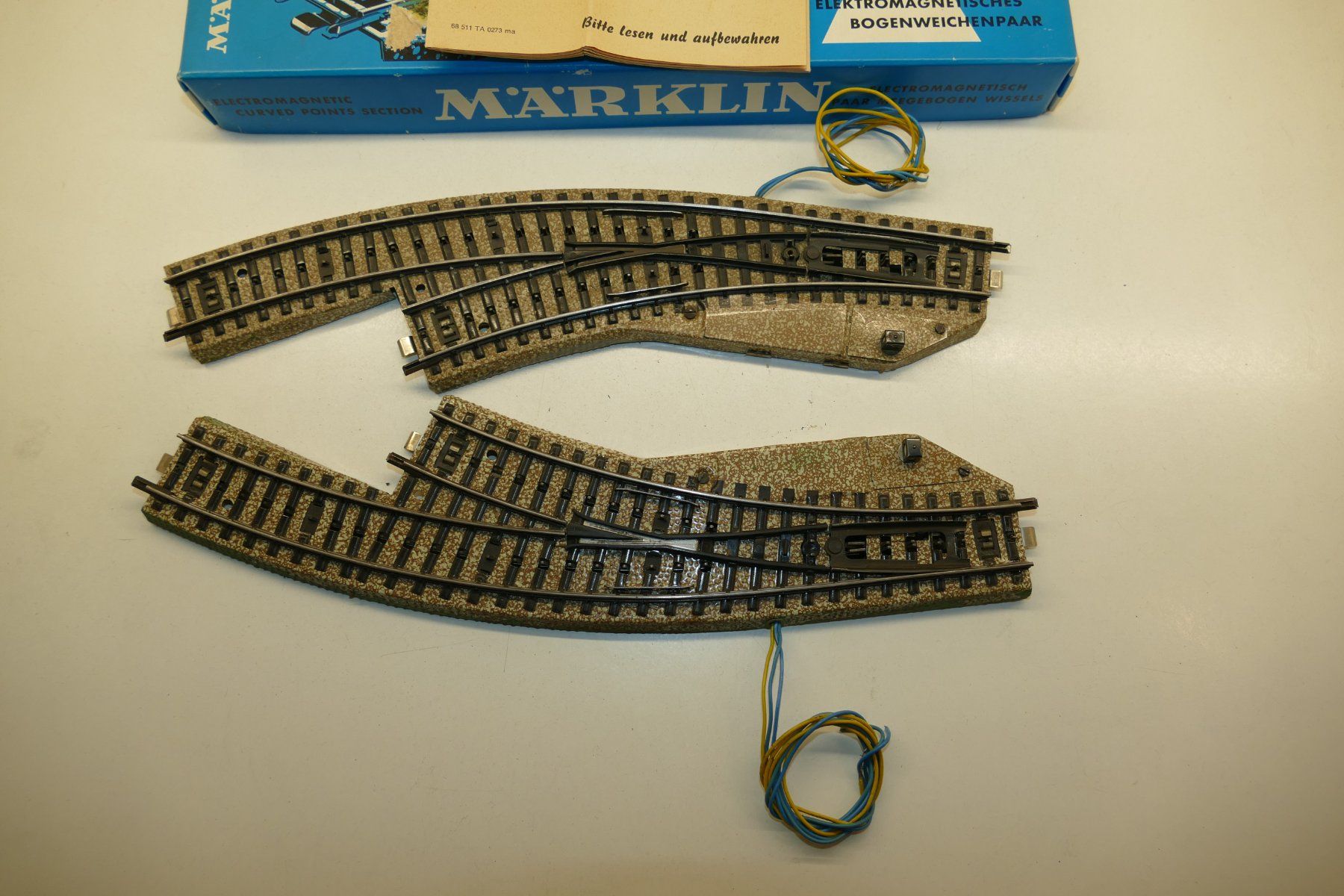 Märklin Trains électriques: Märklin H0: M-Bogenweichenpaar Einheit 2 – D'occasion à Niederhasli par rail-duerst 1
