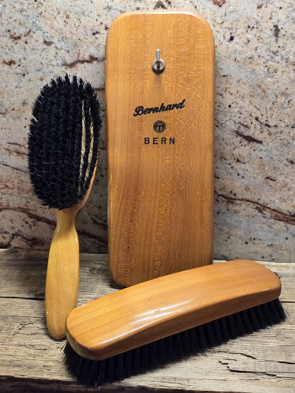 Altro in  Abbigliamento & Accessori: Schuhputzset Bernhard Bern Holz Bürsten 3-teilig – Usato da Walkringen venduto da Vanuca 2