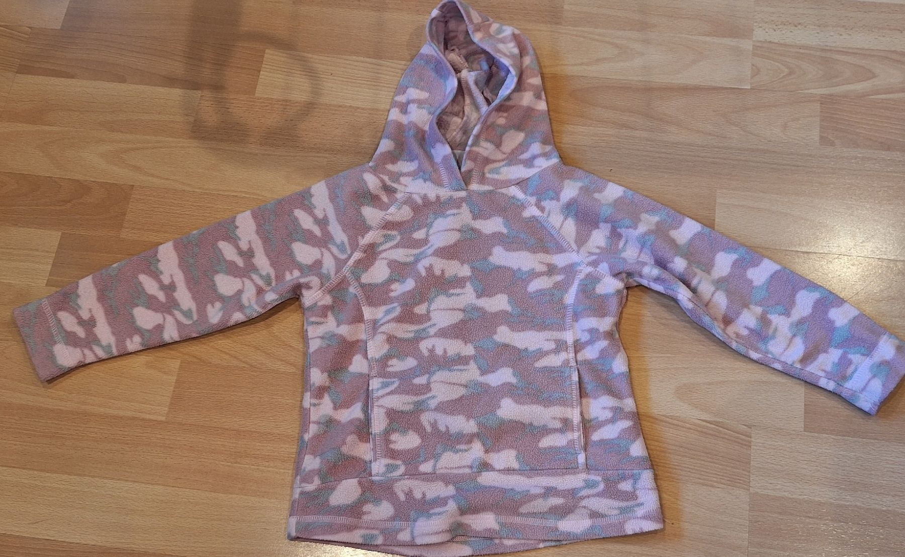 Pullover & Sweatshirts: Fleece Kapuzenpullover Grösse 110 – Gebraucht aus Oberägeri von run_cj6q
