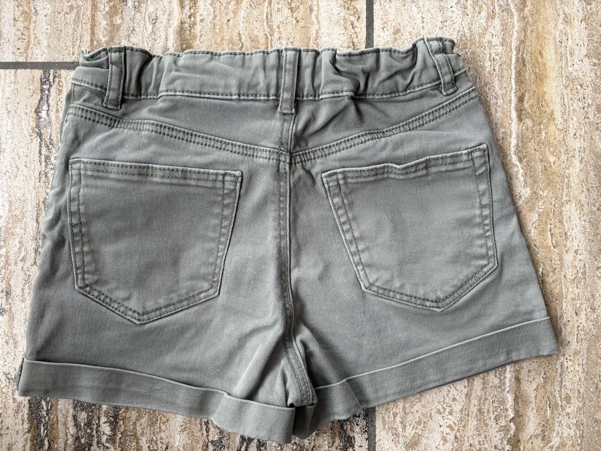 H&M Pantaloni: H&M Shorts Grösse 134 – Usato da Nürensdorf venduto da Yellowstone09 5