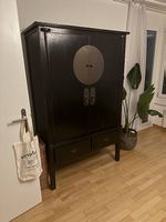Edler Schrank im asiatischen Stil