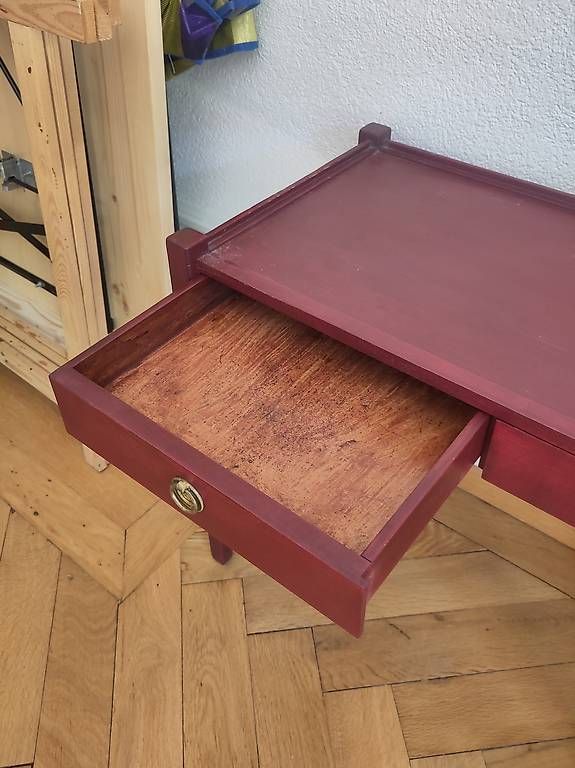 Tavoli: Vintage Beistelltisch Holz rot – Usato da Bern venduto da Lyner 1