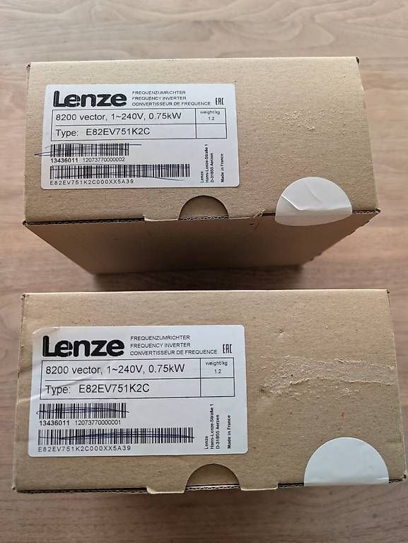 Componenti elettronici: 2 Stk. Neu Lenze Frequenzumrichter 8200 Vector  – Usato da Riedholz venduto da Jd21