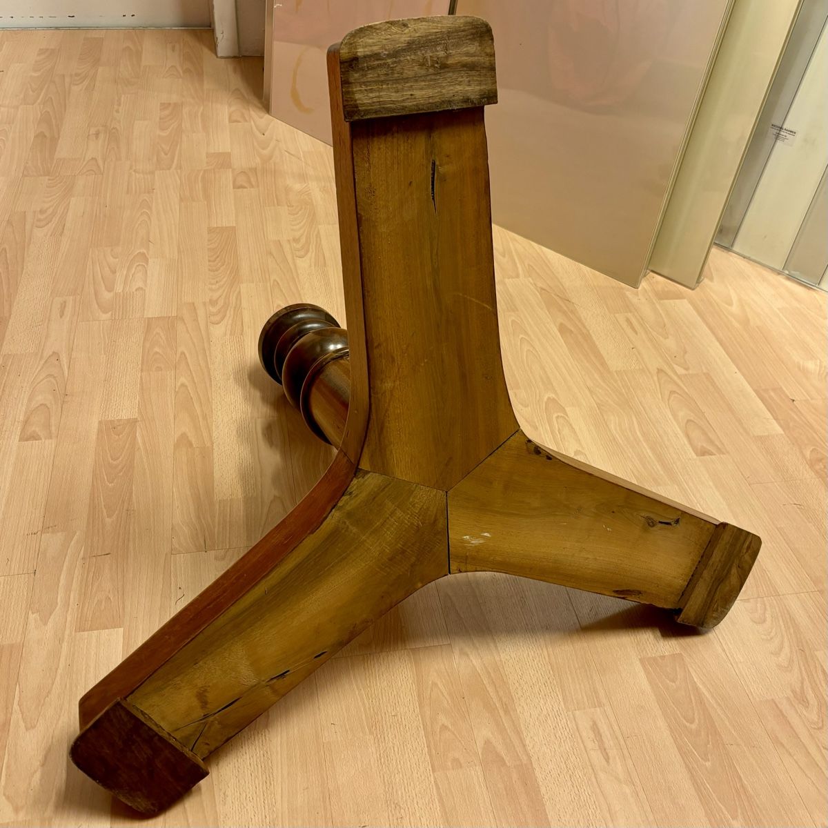 Tavoli: Runder Nussbaumtisch, Antik, 116cm Durchmesser – Usato da Zürich venduto da MANUWIRZ11 7