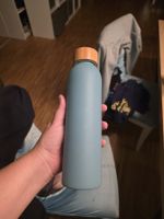 Trinkflasche Blau mit Holzdeckel guter Zustand