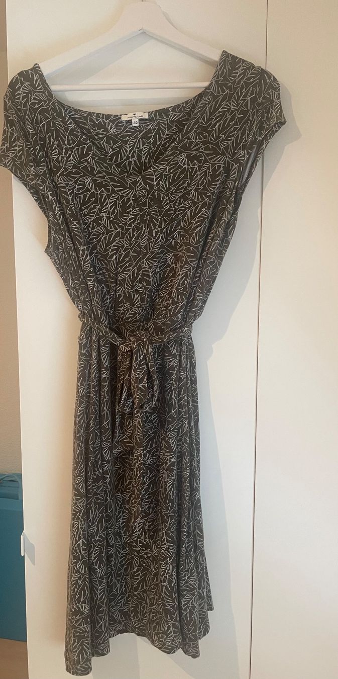 Tom Tailor Robes: Kleid Tom Tailor Grösse 40 – D'occasion à Wetzikon ZH par Schrungus
