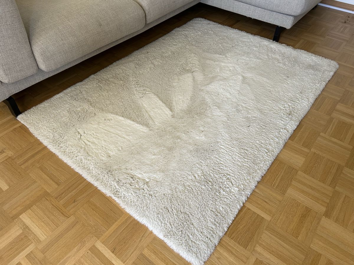 Tapis: Flauschiger, weisser Teppich – D'occasion à Urdorf par lau_l8vd