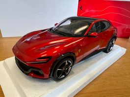 Ferrari  Purosangue 1/18 in Rosso Magma all open