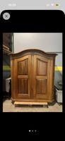 Massiver Holzschrank / Bücherschrank aus Nussbaum – Schreine