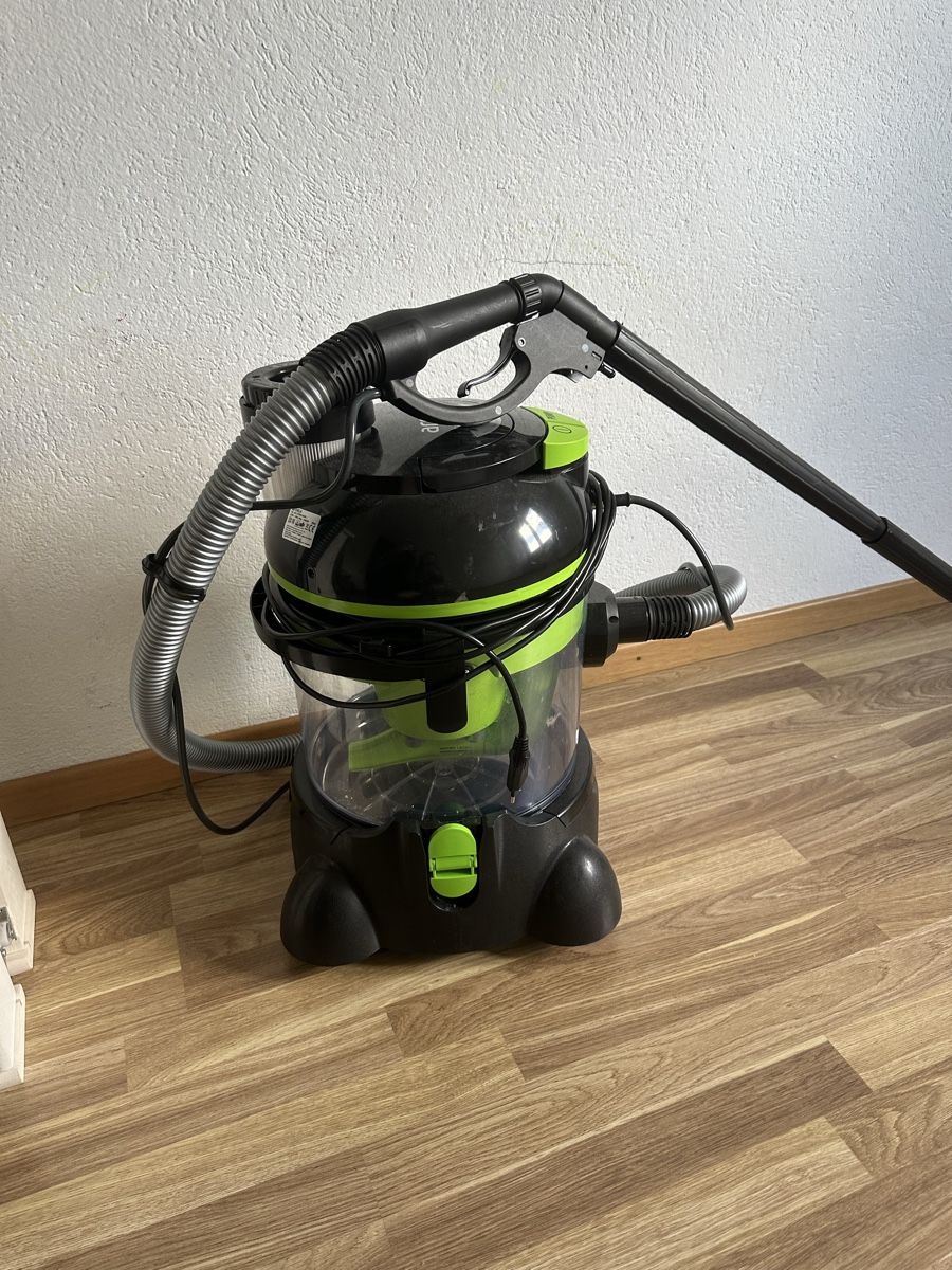 Aspirateurs & Accessoires: Staubsauger – D'occasion à Biel/Bienne par lul_b6yy