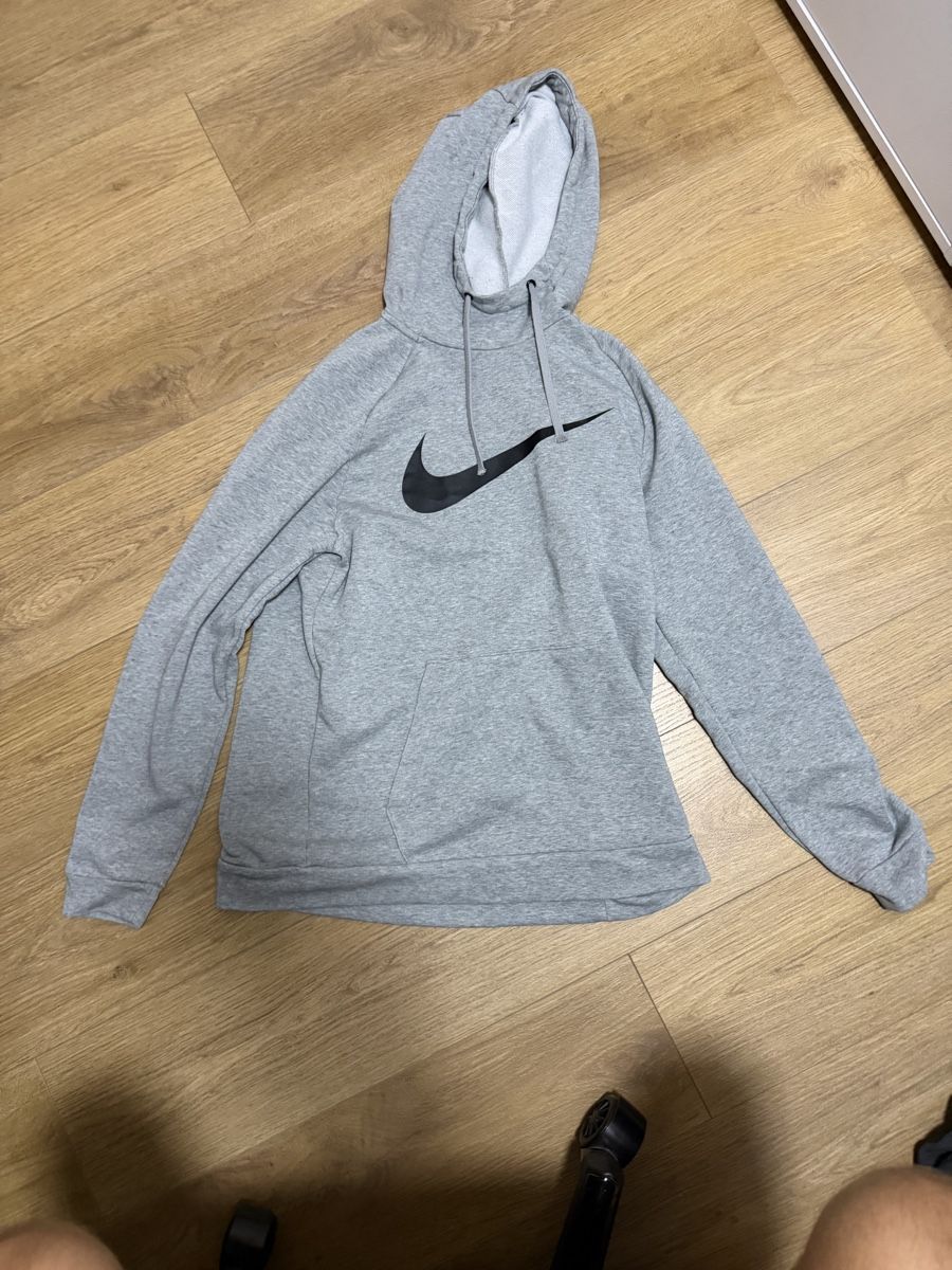 Nike Pulls & Sweat-shirts: Felpa Nike grigia – D'occasion à Bodio TI par bau_62fr