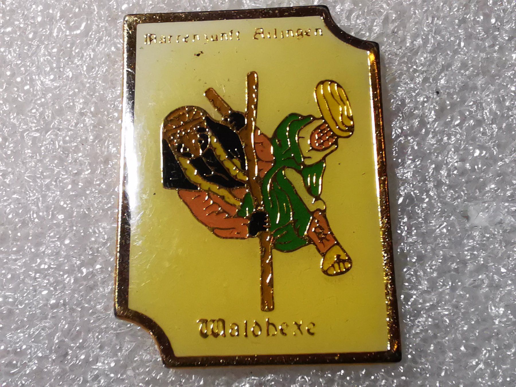 Placchette & Badge: Ansteckpin 10: Bärenfluh Waldhexen – Usato da Oppligen venduto da Pin-Fall-Shop