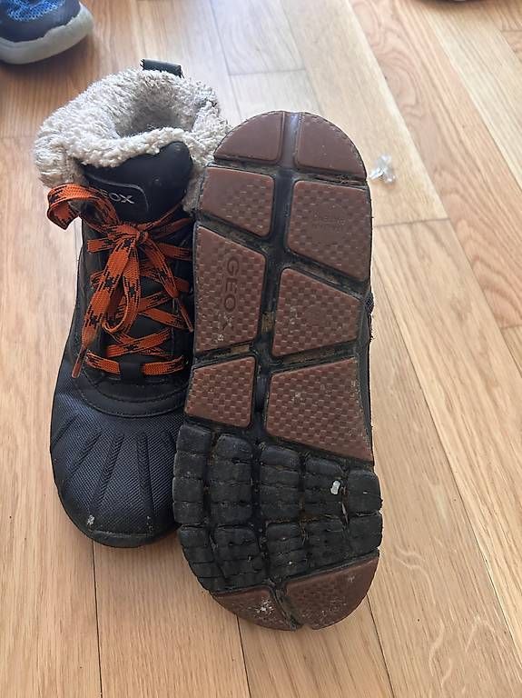 Geox Scarpe da uomo: Winterstiefel marke Geox gr 34 – Usato da Münchenstein venduto da sergiu.m