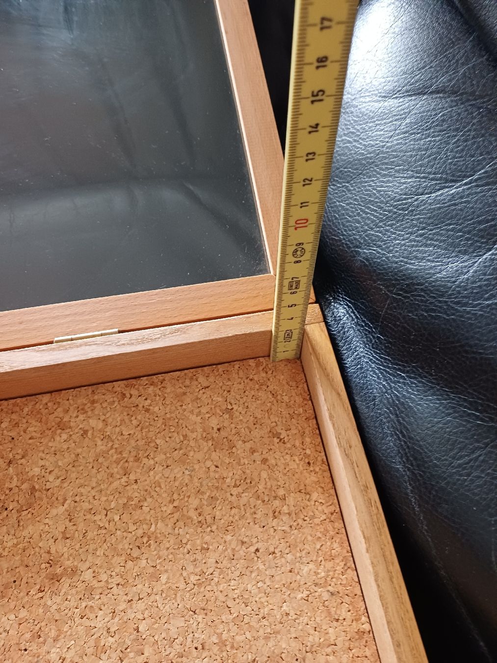 Vitrines: Vitrine Holz mit Kork und Glas – D'occasion à Ebersecken par Napf08 6