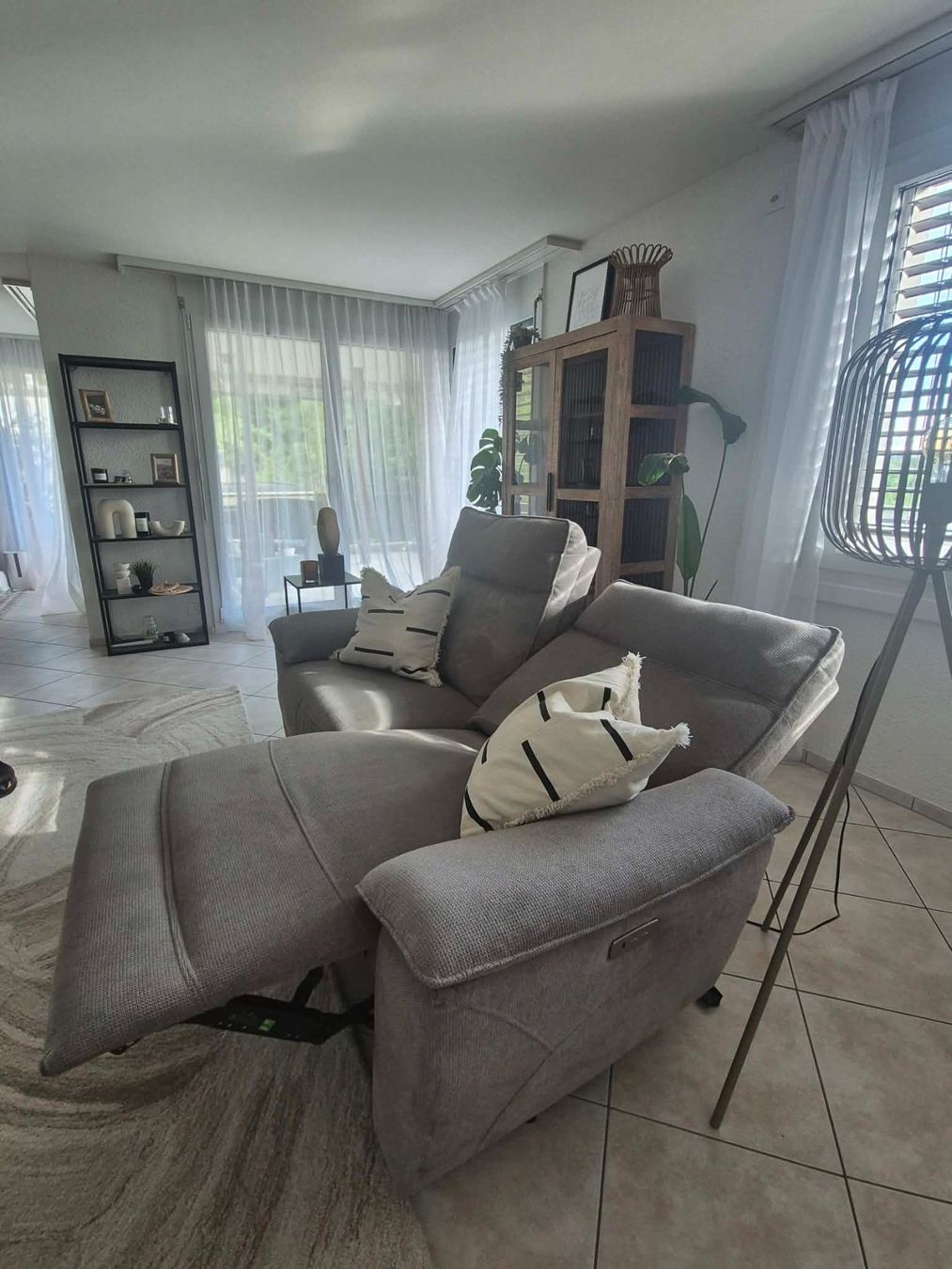 Divani: Elektrische Relax 3er Sofa + Sessel, neu – Nuovo (secondo la descrizione) da Birmensdorf ZH venduto da ane_6q7r 1