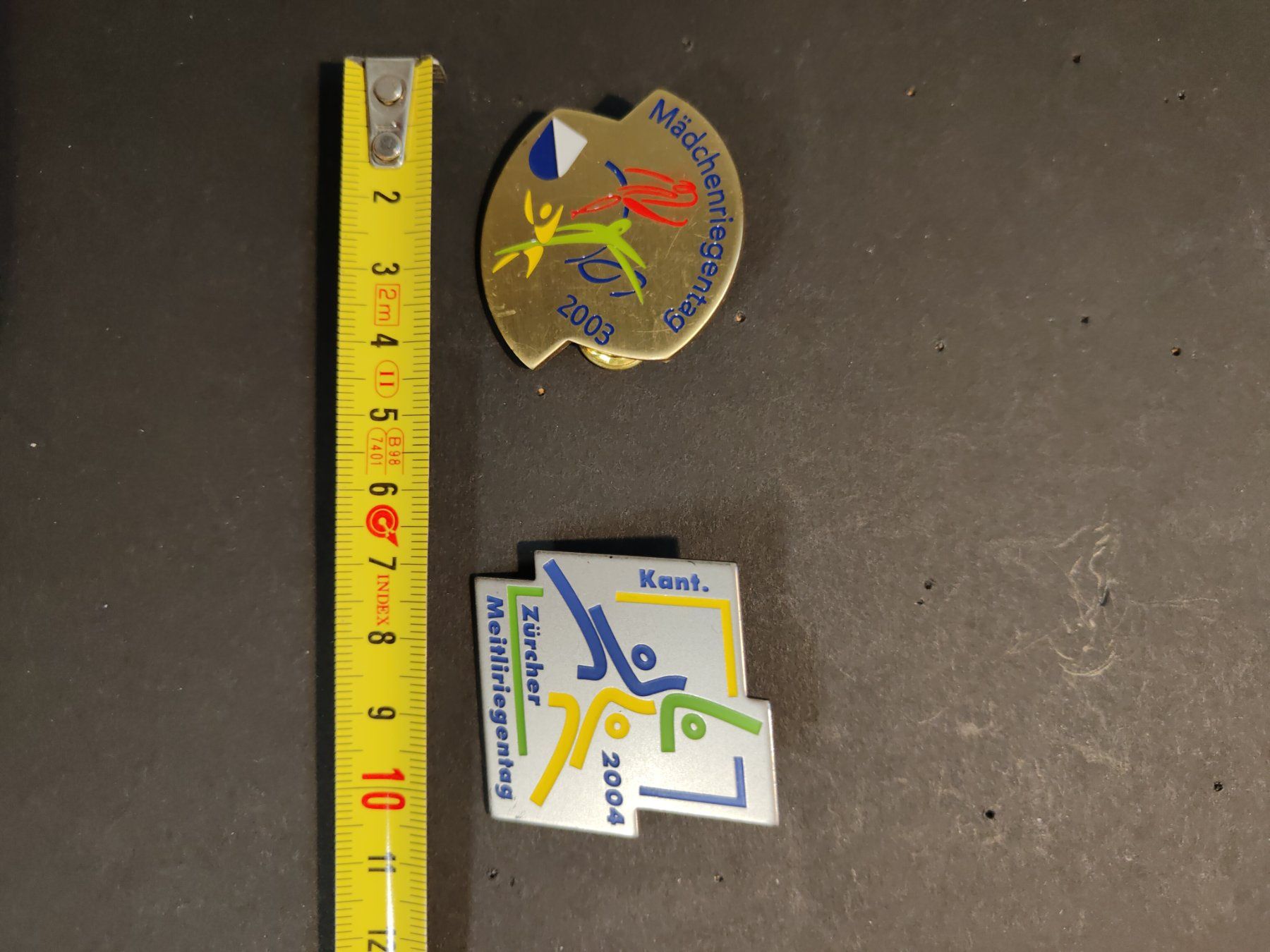 Placchette & Badge: 2 Pins - Mädchenriegetag ZH – Usato da Dürnten venduto da 999999