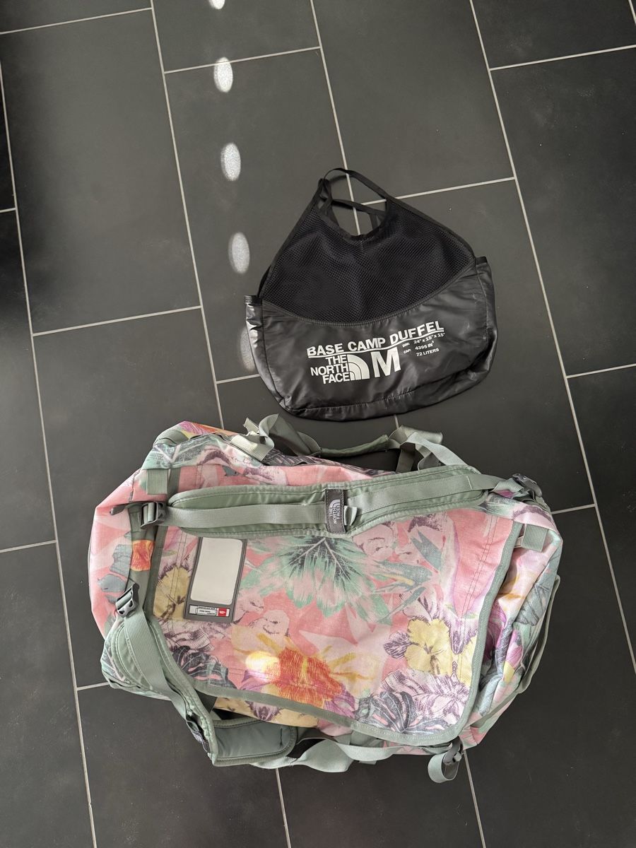 North Face Taschen: The North Face Duffle Bag M – Gebraucht aus Endingen von Corinne_C_B