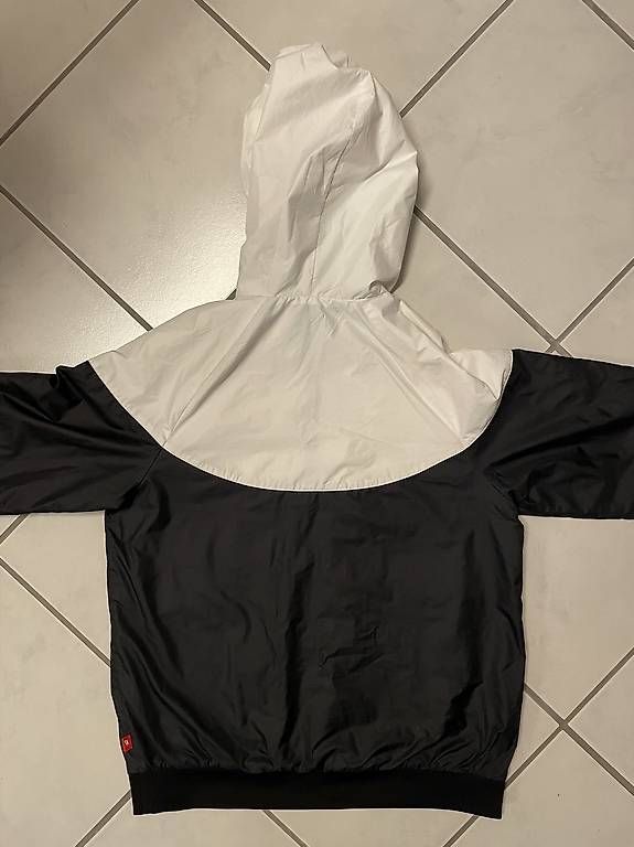 Giacche: Nike Kinder-Windjacke unisex, Grösse S – Usato da Möriken AG venduto da nipamijule 2