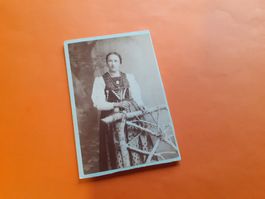 SCHWIIZER FRAU DAZUMAL - e JUNGI i TRACHT - ST. GALLEN
