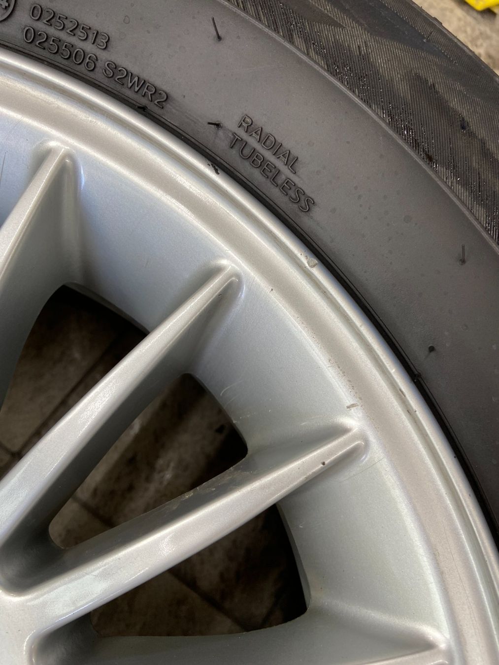 BMW Pneumatici & Ruote complete: BMW Sommerradsatz 7er E38 – Usato da Appenzell venduto da Sefaag 4