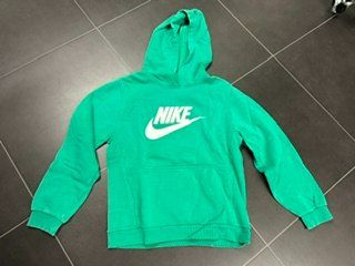 NIKE Kapuzen Pullover grün 158/170