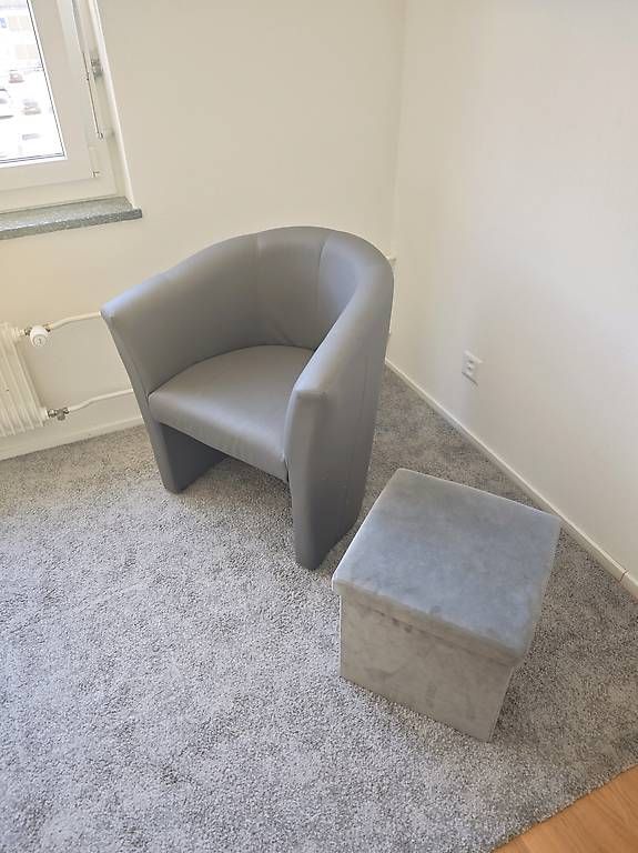 Sessel: wohnzimmer set teppich sessel hocker – Gebraucht aus Chur von Edina1994
