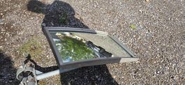 Verkehrsspiegel mit Halterung