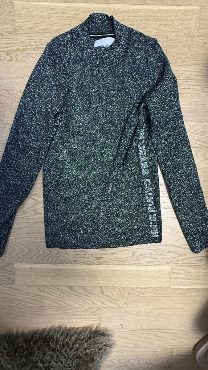 Calvin Klein Pullover & Sweatshirts: Pull scintillant Calvin Klein, idéal fêtes – Gebraucht aus Cham von Ezhdoll