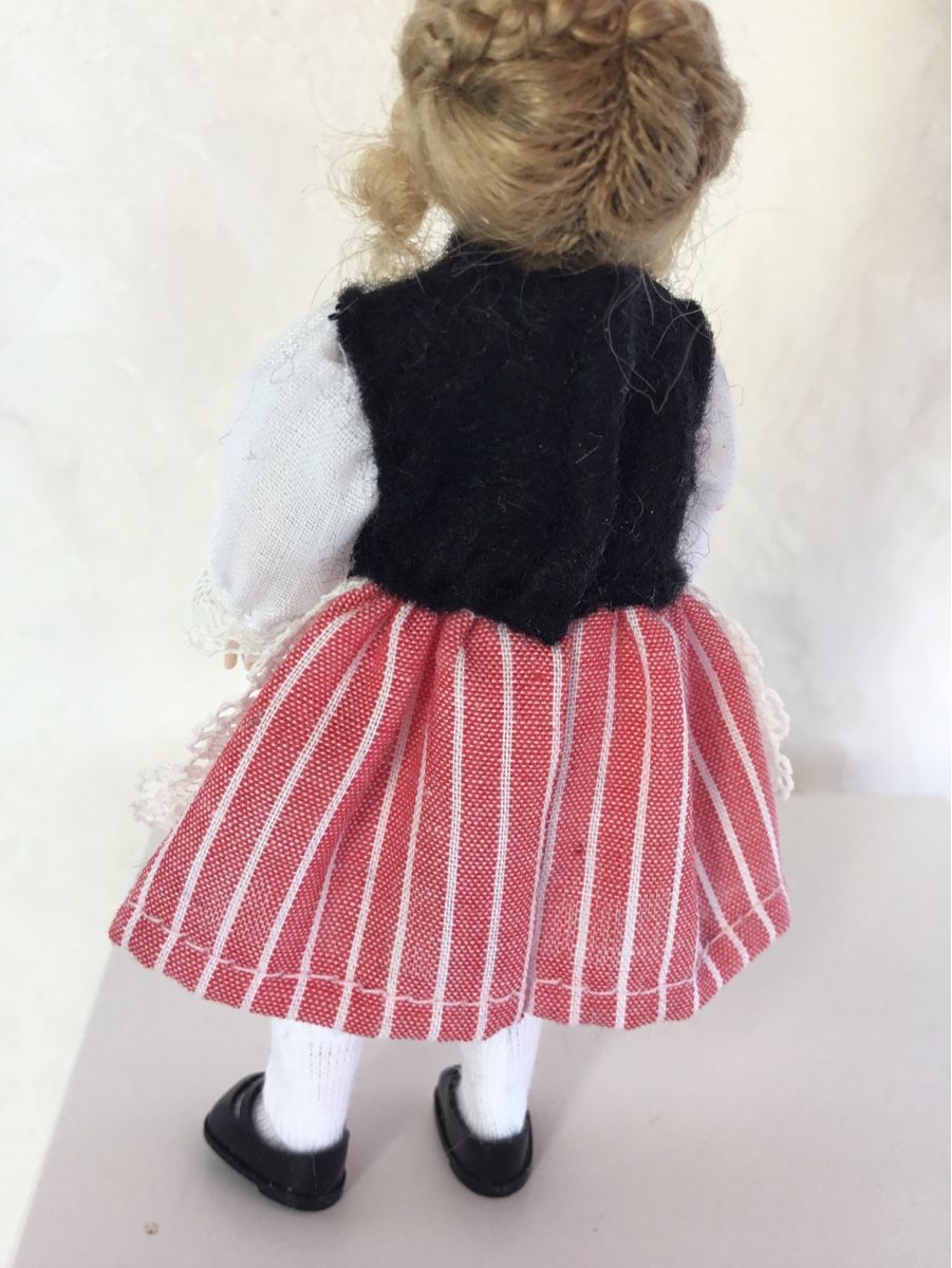 Case e mobili per bambole: Älteres Heidi Ott Mini Puppenstuben Püppchen – Usato da St. Gallen venduto da chamilla 6