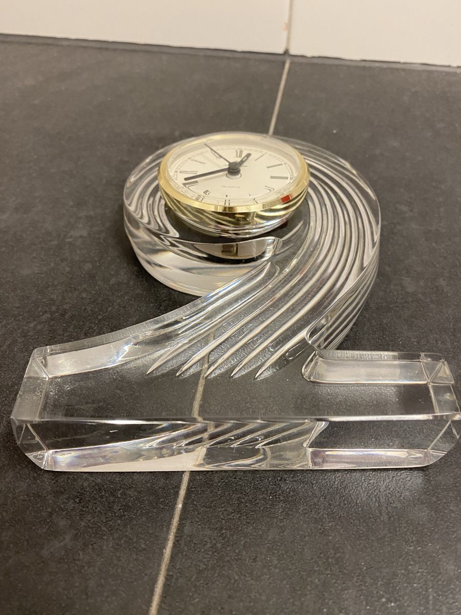 Orologi da terra & Orologi da parete: Nachtmann Tischuhr aus Glas in Form einer 2 – Usato da Bern venduto da Mondol 1