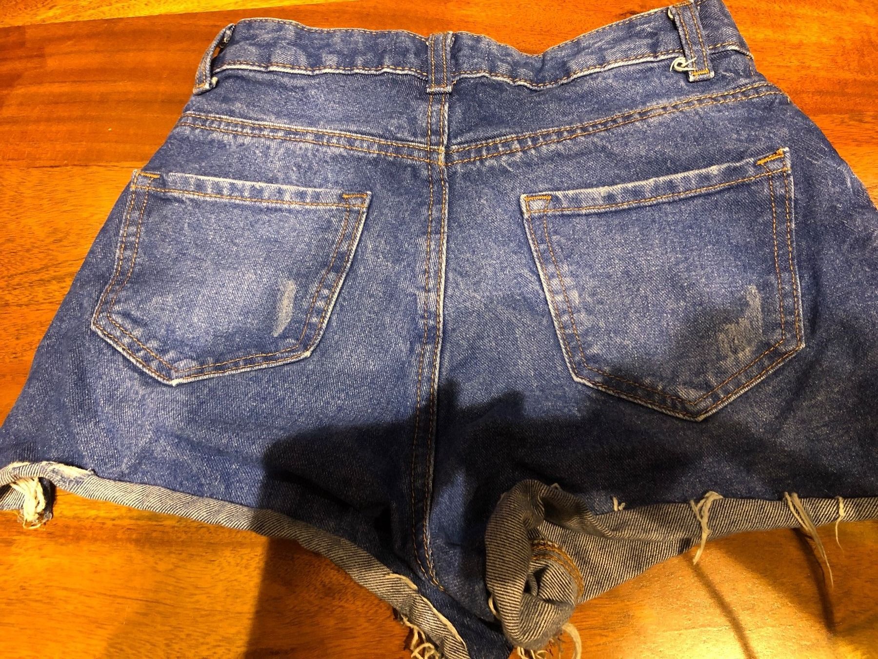 Jeans: Coole Jeans Shorts Gr. 36, Fransen Look – Usato da Andwil SG venduto da schmei 1