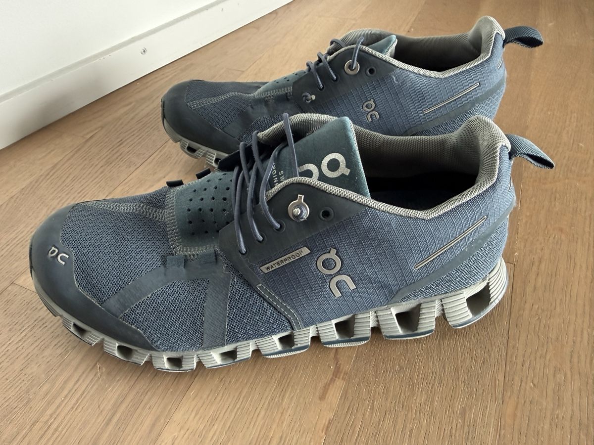 On Chaussures hommes: On Cloud Waterproof Laufschuhe Gr. 37.5 – D'occasion à Ottenbach par Suni_82
